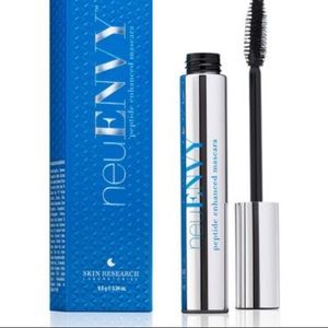NIB NeuEnvy Peptide enhances mascara